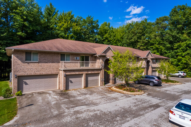 Snowshoe Estates in Suamico, WI - Foto de edificio - Building Photo