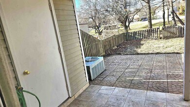 37 Anderson Ct in East Brunswick, NJ - Foto de edificio - Building Photo