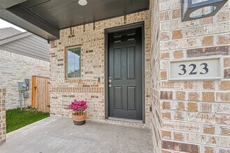 323 Highland Bayou Dr in Conroe, TX - Building Photo - Building Photo
