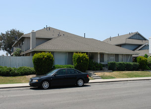 7292 Elk Cir in Huntington Beach, CA - Building Photo - Building Photo