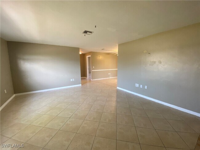 1003 SE 26th St in Cape Coral, FL - Building Photo - Building Photo
