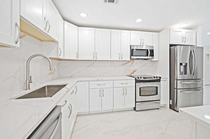 20951 Chisolm Way in Boca Raton, FL - Building Photo