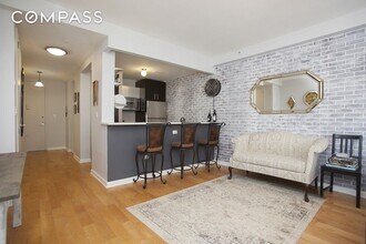 1311 Jackson Ave-Unit -4-C in Queens, NY - Foto de edificio - Building Photo