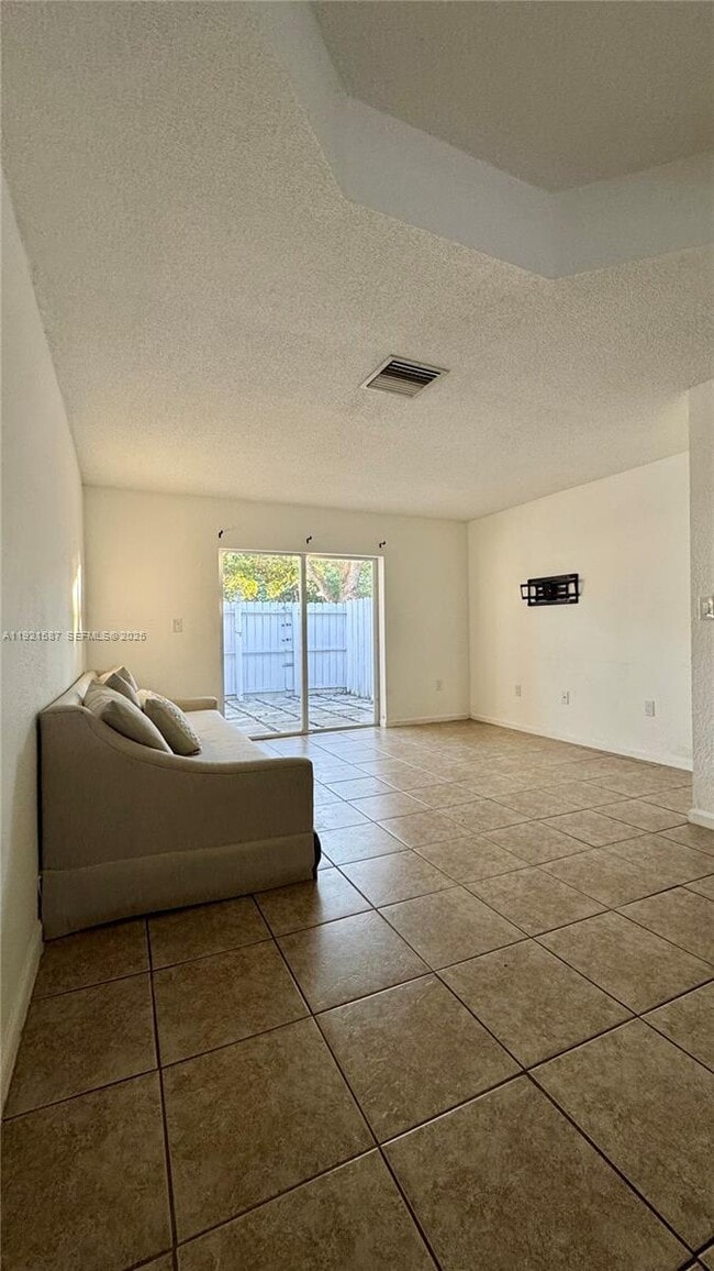 12124 SW 143rd Ln in Miami, FL - Building Photo - Building Photo
