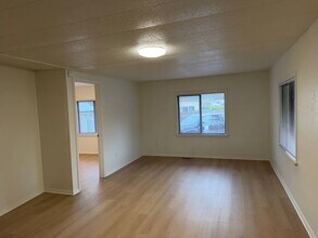 1681 Harbor Dr in Springfield, OR - Building Photo - Building Photo