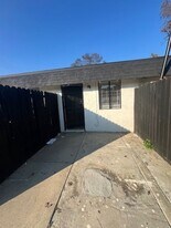 611 S Garden St in Visalia, CA - Building Photo