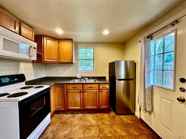 936 Garden St in Kerrville, TX - Building Photo - Building Photo