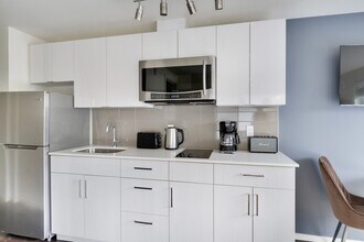 5001 Brooklyn Ave NE in Seattle, WA - Building Photo - Building Photo