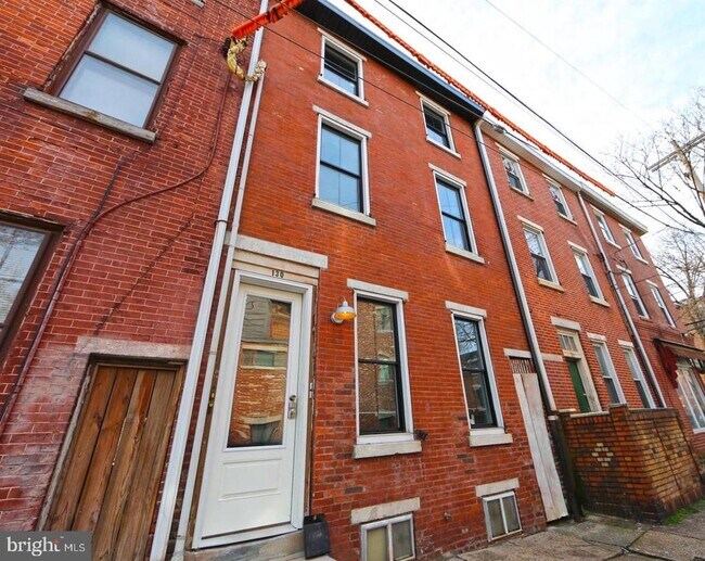 130 W Laurel St