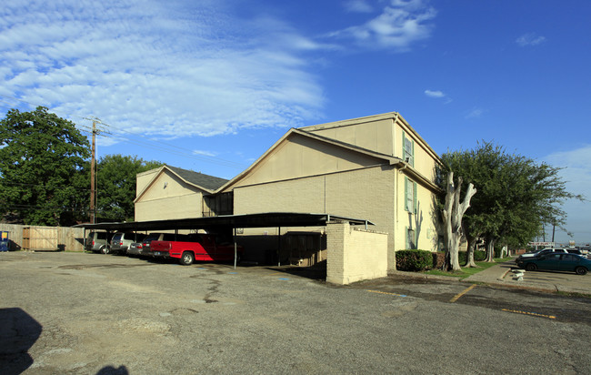 Country Club Village Apartments in Houston, TX - Building Photo - Building Photo