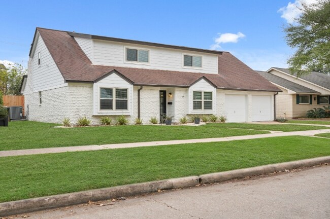 6010 Rutherglenn Dr in Houston, TX - Foto de edificio - Building Photo