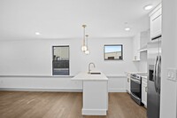 131 E Cottage St, Unit #1 in Boston, MA - Foto de edificio - Building Photo