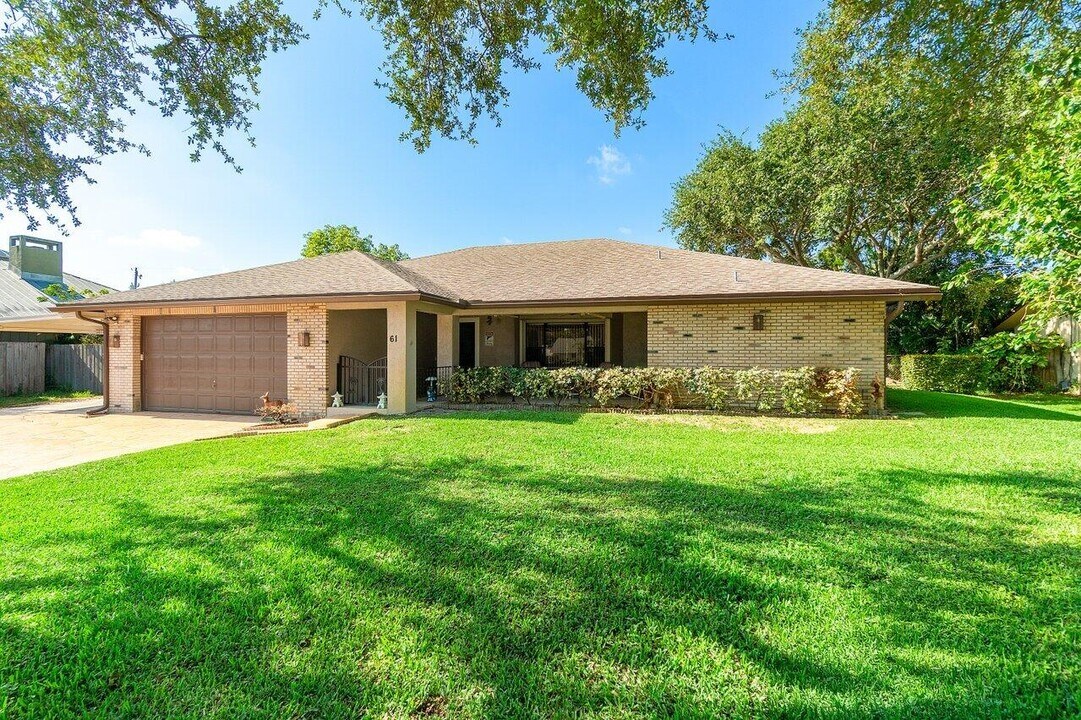 61 W Rubber Tree Dr in Greenacres, FL - Building Photo