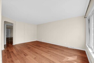 7520 W Carmen Ave in Harwood Heights, IL - Foto de edificio - Building Photo