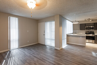 Sentry Tempe in Tempe, AZ - Building Photo - Interior Photo