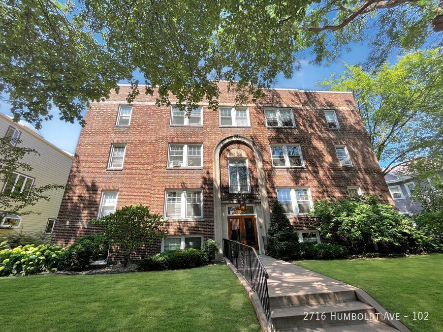2716 Humboldt Ave S in Minneapolis, MN - Building Photo