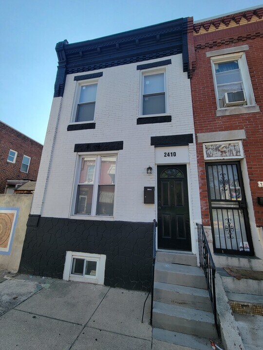 2410 S Sheridan St in Philadelphia, PA - Building Photo