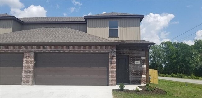 property at 552 Vee St