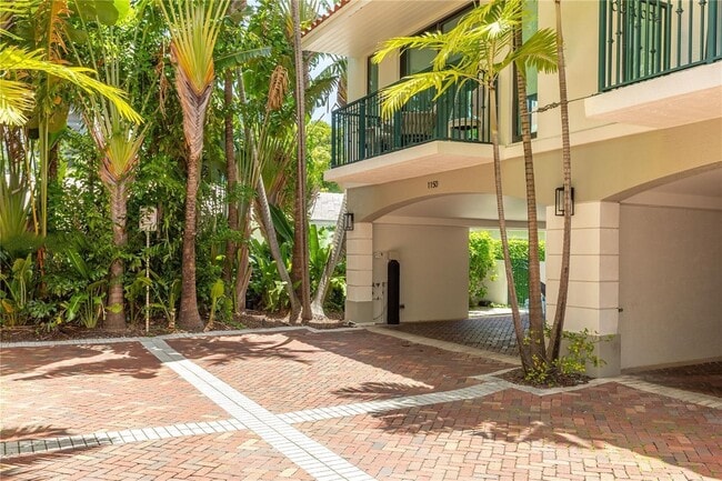 1150 98th St, Unit 10 in Bay Harbor Islands, FL - Foto de edificio - Building Photo