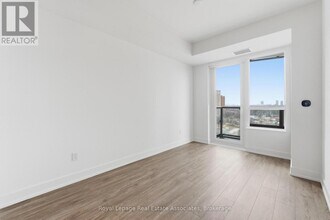 60 Central Park Roadway in Toronto, ON - Building Photo - Building Photo