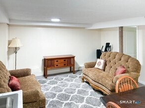 961 N High St in East Haven, CT - Building Photo - Building Photo