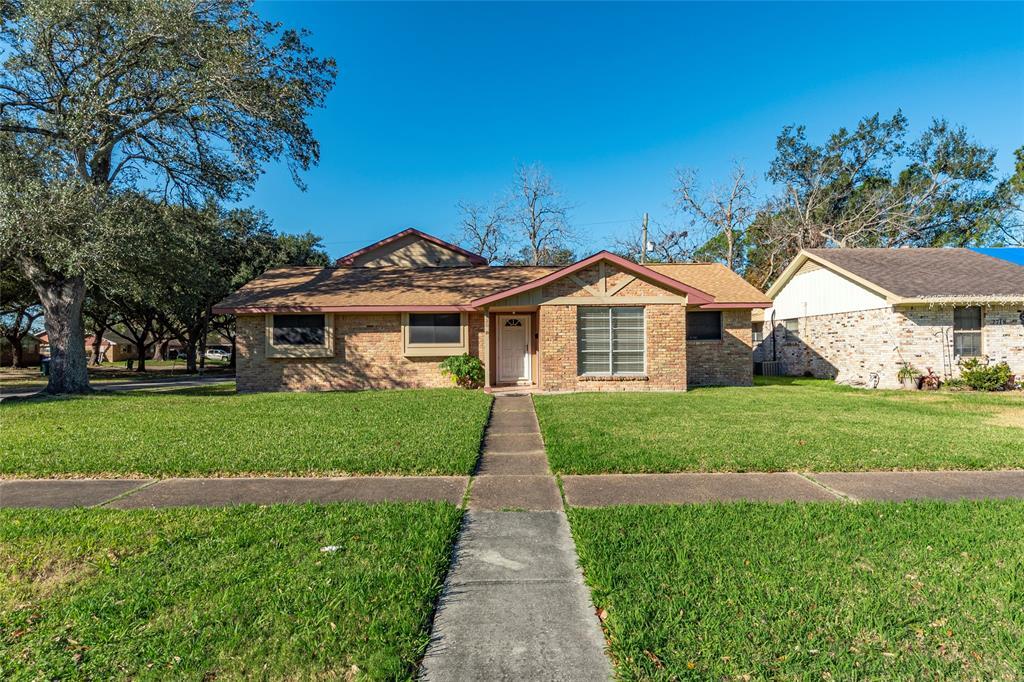 2720 Blueberry Ln in Pasadena, TX - Building Photo