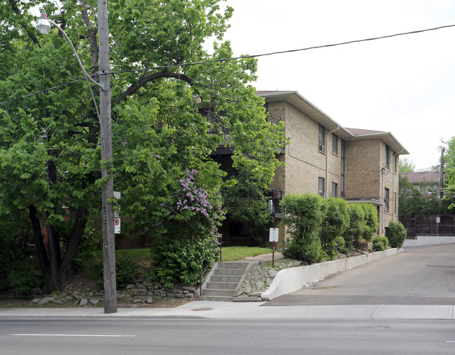 1645 Bathurst St in Toronto, ON - Building Photo - Building Photo