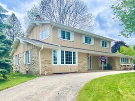 3431 W Colette Ct in Mequon, WI - Building Photo