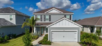 9912 Crystal Isles Cir in Sarasota, FL - Building Photo