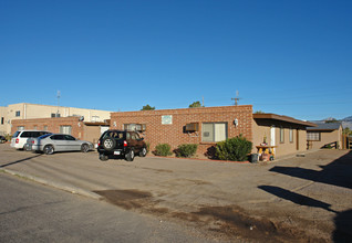 Sundance Apartments in Tucson, AZ - Building Photo - Building Photo