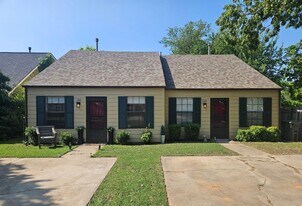 130 W Hayes St in Norman, OK - Building Photo