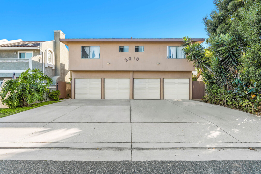 2010 Manhattan Beach Blvd in Redondo Beach, CA - Building Photo