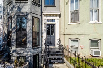 418 Seward Sq SE in Washington, DC - Foto de edificio - Building Photo