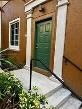 2941 NE 185th St in Miami, FL - Foto de edificio - Building Photo
