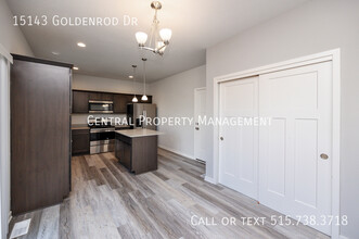 15143 Goldenrod Dr in Urbandale, IA - Building Photo - Building Photo