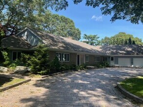 15 Candleberry Rd in Barrington, RI - Building Photo - Building Photo