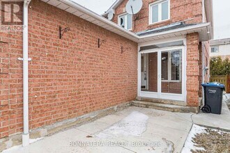 5359 Bullrush Dr in Mississauga, ON - Building Photo - Building Photo