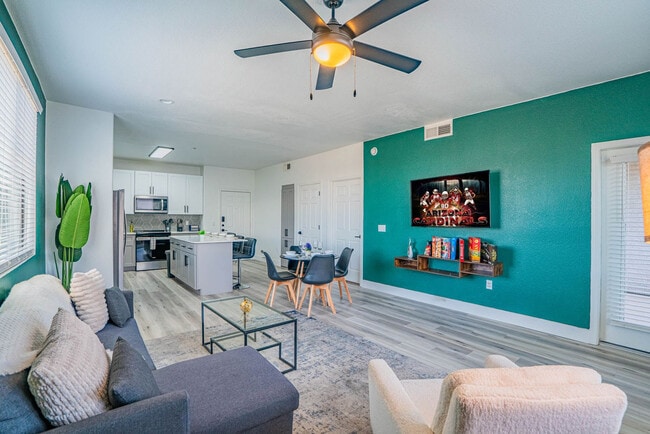 6610 N 93rd Ave in Glendale, AZ - Foto de edificio - Building Photo