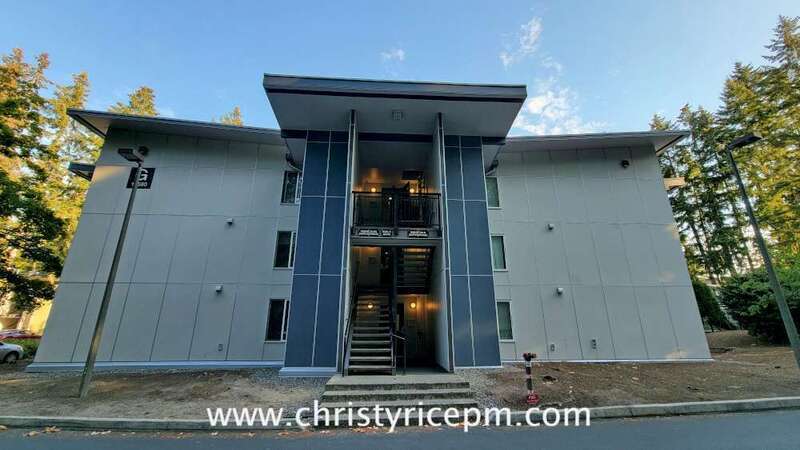 14556 NE 31st St in Bellevue, WA - Foto de edificio