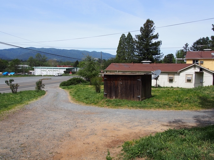 44735 Highway 101 in Laytonville, CA - Foto de edificio