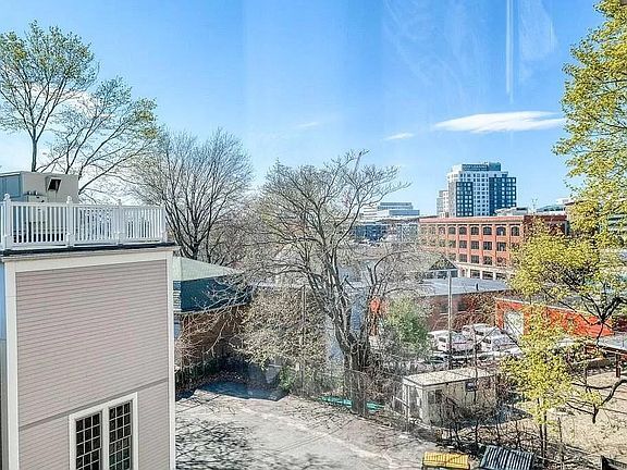 533 Cambridge St, Unit 304 in Boston, MA - Building Photo - Building Photo