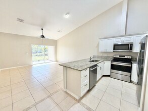 5220 28th Pl SW in Naples, FL - Building Photo - Building Photo