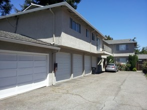 1007 Boranda Ave in Mountain View, CA - Foto de edificio - Building Photo