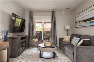 1364 Queen St E in Toronto, ON - Building Photo