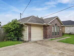 1124 Carolina St in College Station, TX - Building Photo - Building Photo