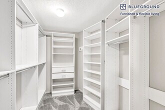 2111 Richmond Hwy in Arlington, VA - Foto de edificio - Building Photo