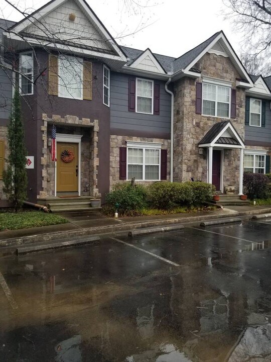 101 Dupree Rd, Unit Dupree Village 103 E in Woodstock, GA - Foto de edificio