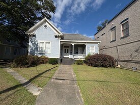 1065 College St in Macon, GA - Building Photo
