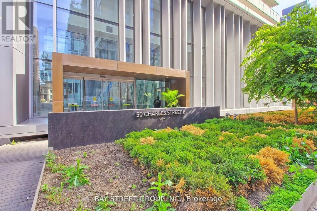 50-2750 Charles St E in Toronto, ON - Building Photo