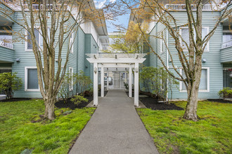 Oaklake Apartments in Seattle, WA - Building Photo - Other